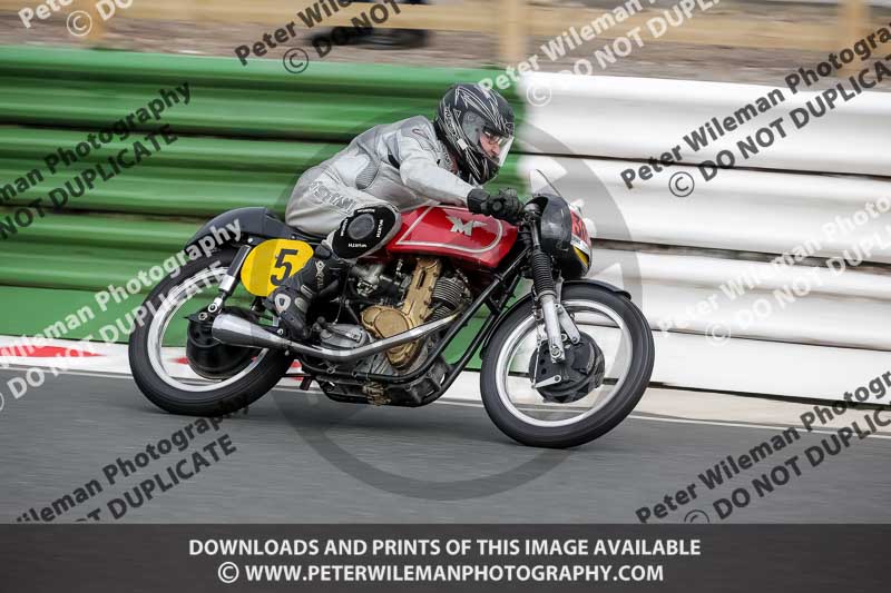 Vintage motorcycle club;eventdigitalimages;mallory park;mallory park trackday photographs;no limits trackdays;peter wileman photography;trackday digital images;trackday photos;vmcc festival 1000 bikes photographs